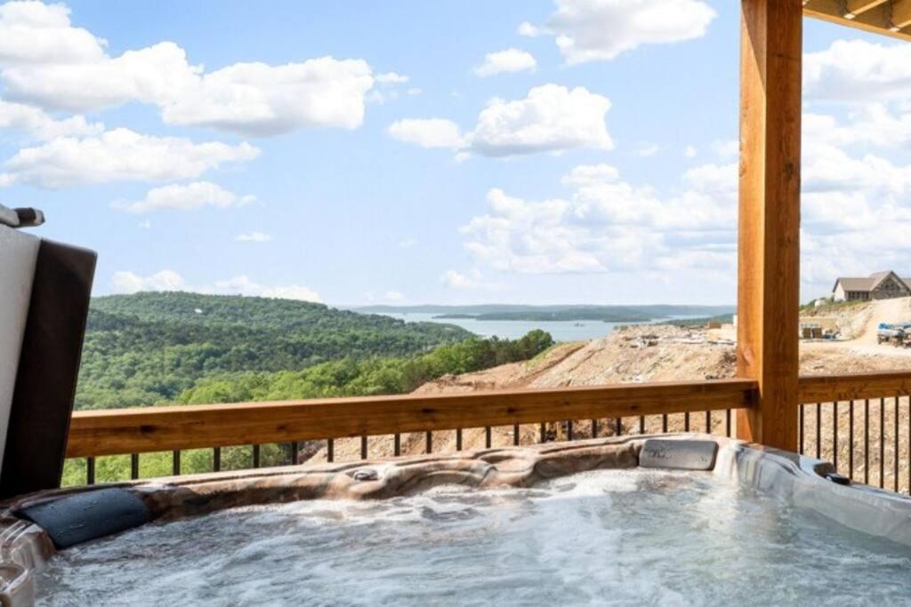 The Lake Fish-Amazing Views-Sleeps 24-Indoor-Outdoor Pools Branson Buitenkant foto